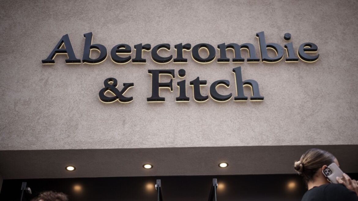 abercrombie-and-fitch-lawsuit-sex-trafficking-mike-jeffries.jpg