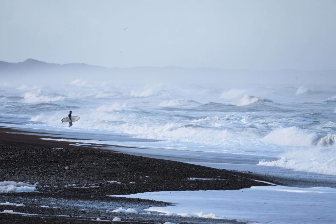 Surfboard-wild-waves.jpg
