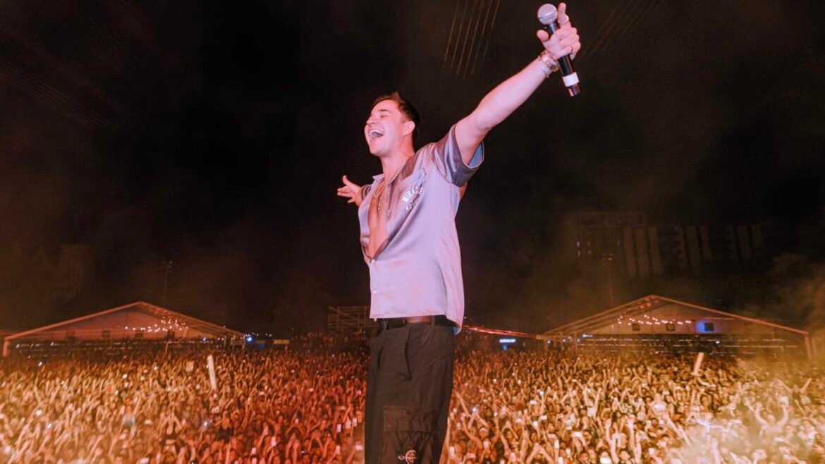 john-summit-live-01.jpg