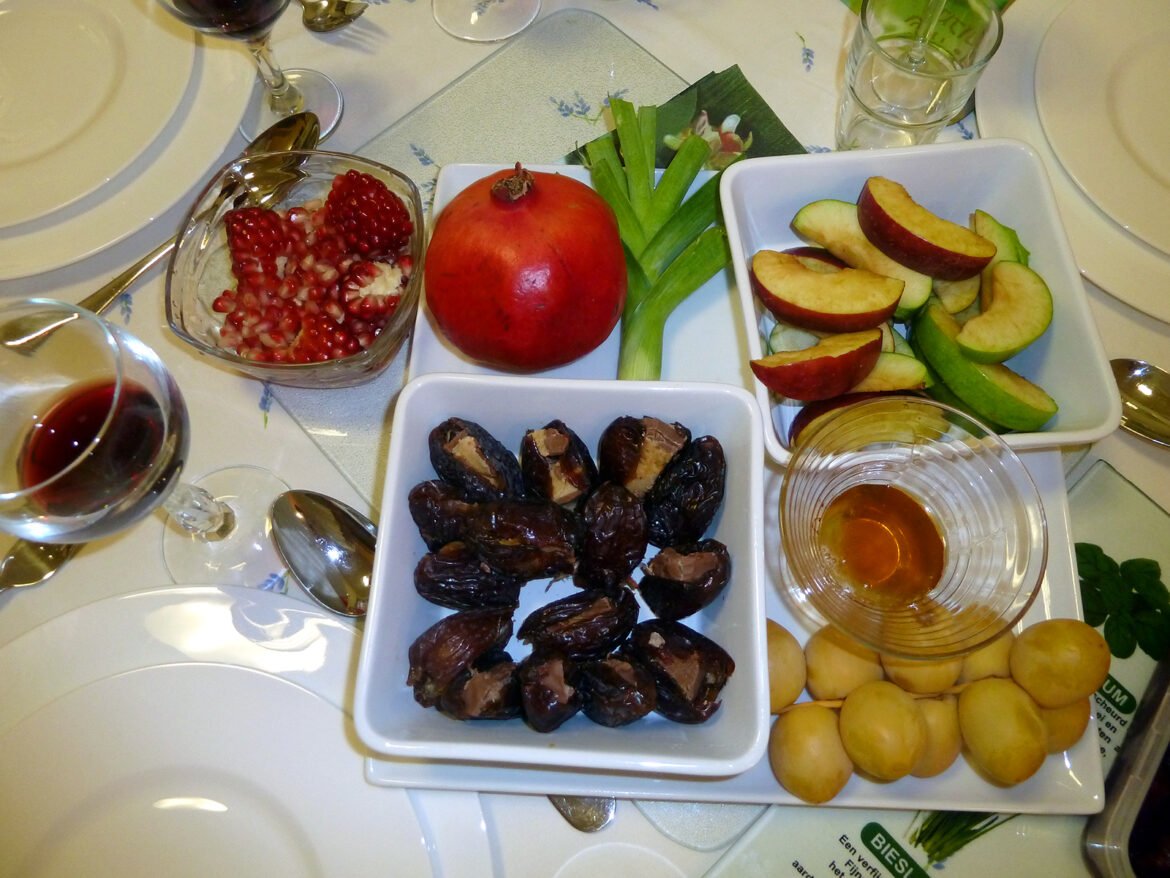 webRNS-Seder-Rosh-Hashana-2011.jpg